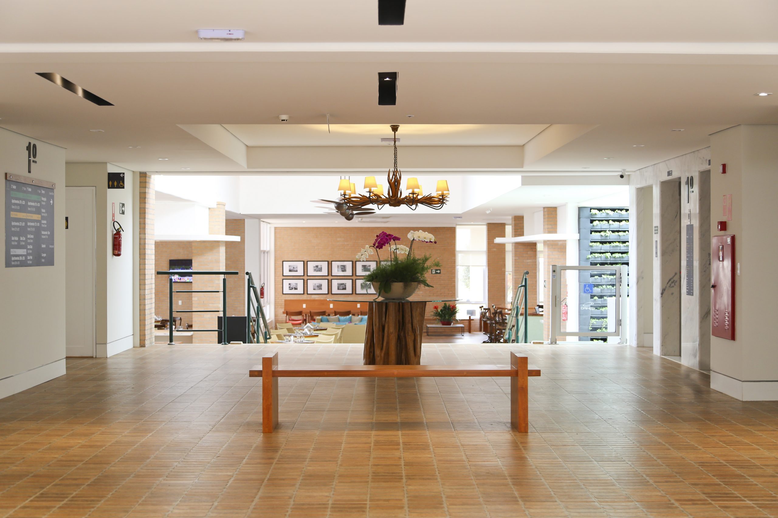 hall hotel vitoria express dom pedro