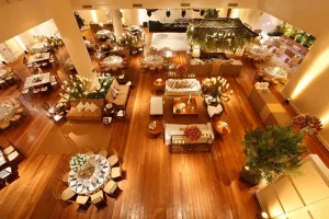 Espaço para casamentos em Campinas - foto do salão principal do Vitória Hall decorado para casamento.