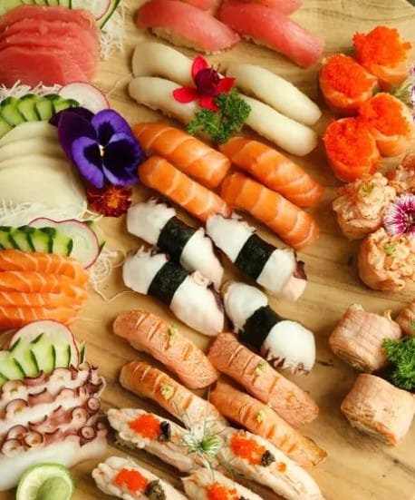 Prato com combinado kindai