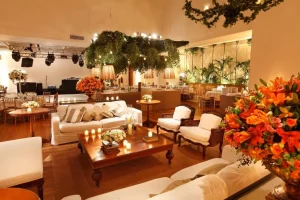 Espaço para casamentos em Campinas - foto do salão principal do Vitória Hall decorado para casamento.
