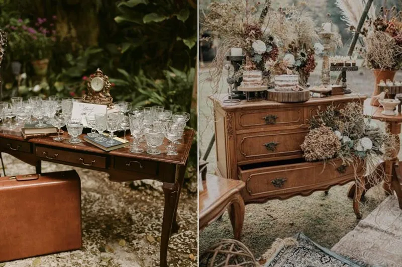 Imagem de decoração vintage, com mesas de vidro elegantes e móveis clássicos de madeira, ideais para eventos especiais e festas ao ar livre.