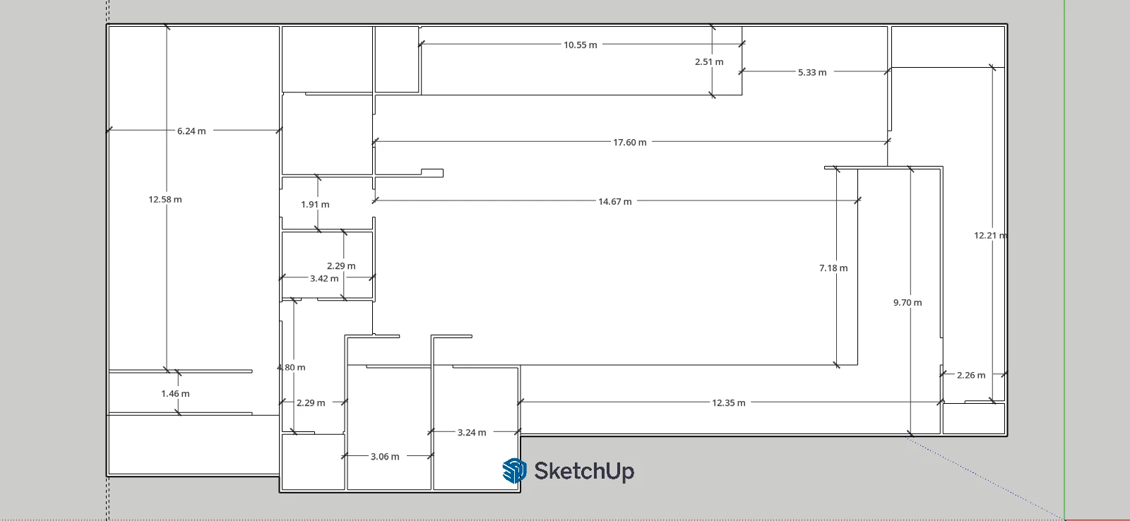 Planta baixa arquitetônica em SketchUp com medidas detalhadas de cômodos, portas e paredes, mostrando dimensões gerais do layout interno.
