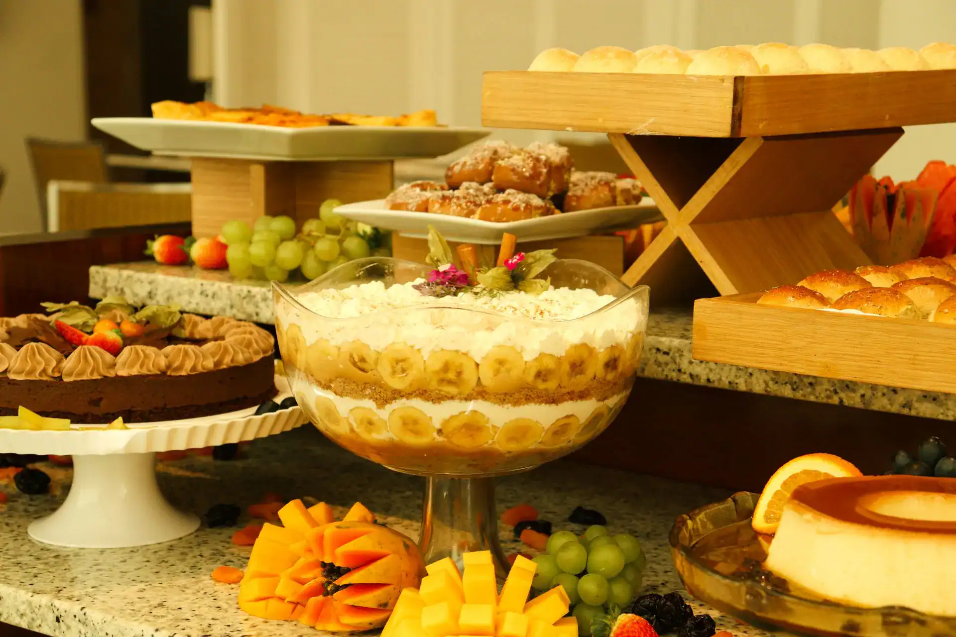 Almoço de ano novo em Campinas - mesa do brunch com alimentos